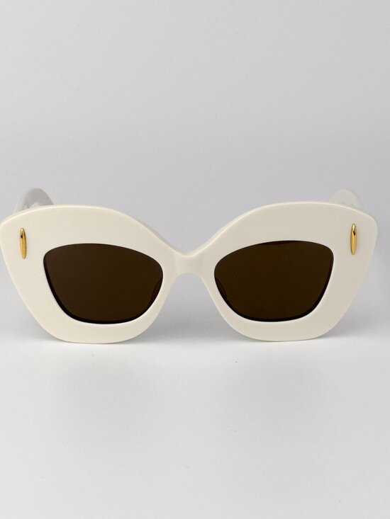 Loewe LW40127I ANAGRAM 25E Cat Eye Sunglasses – Ivory / Brown main image 8